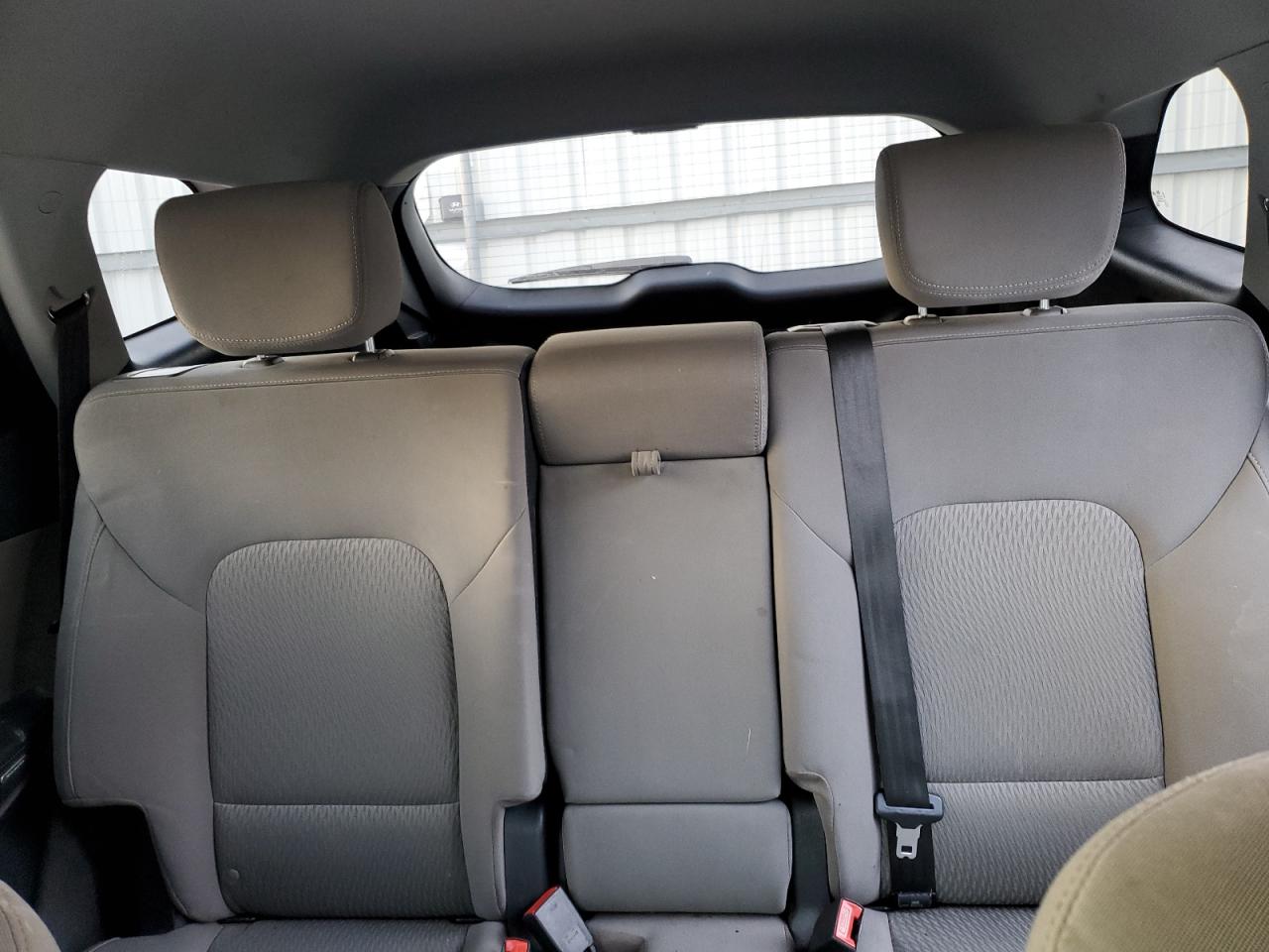 2015 Hyundai Santa Fe - Image 10