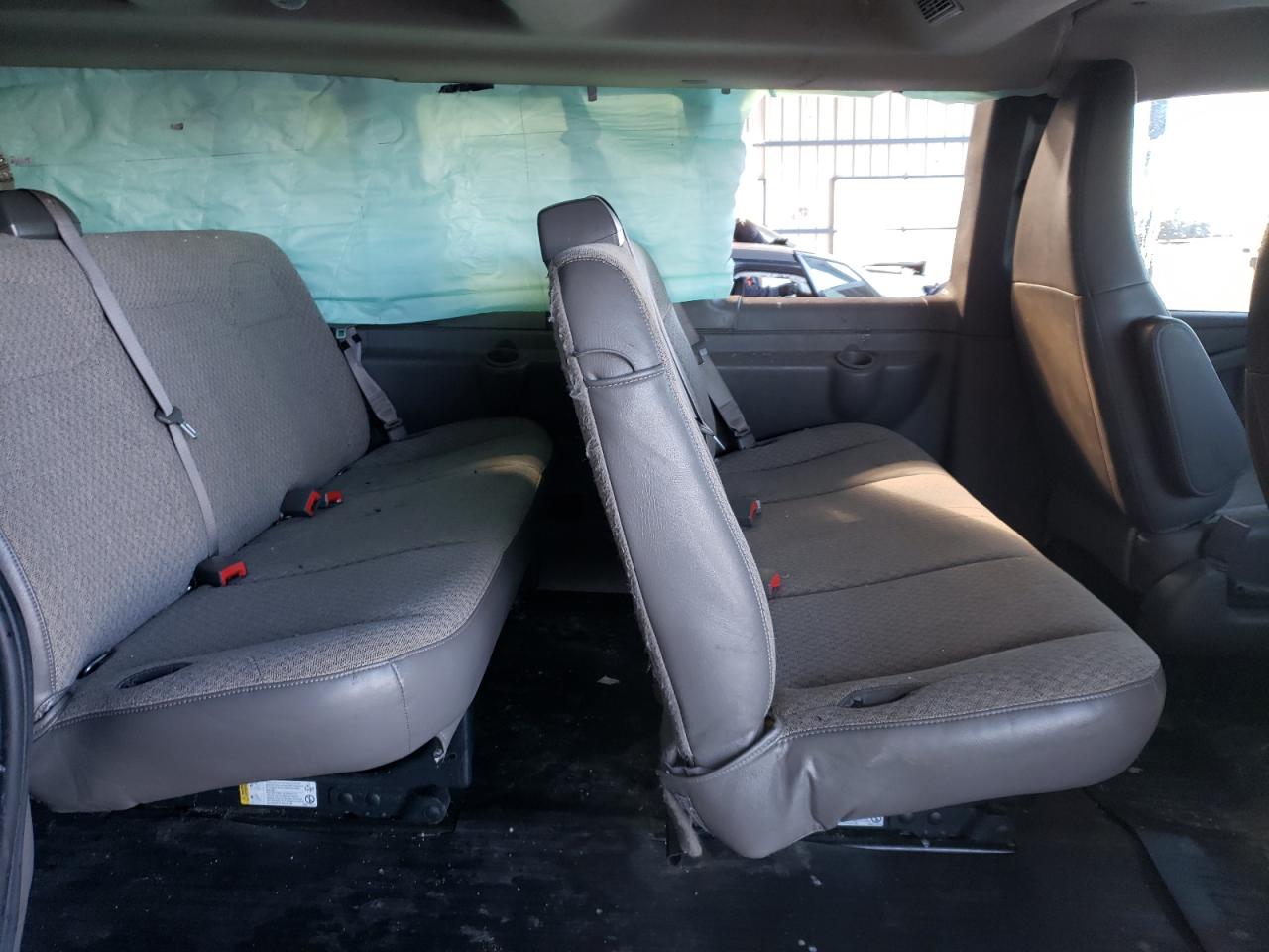 2022 Chevrolet Express - Image 11