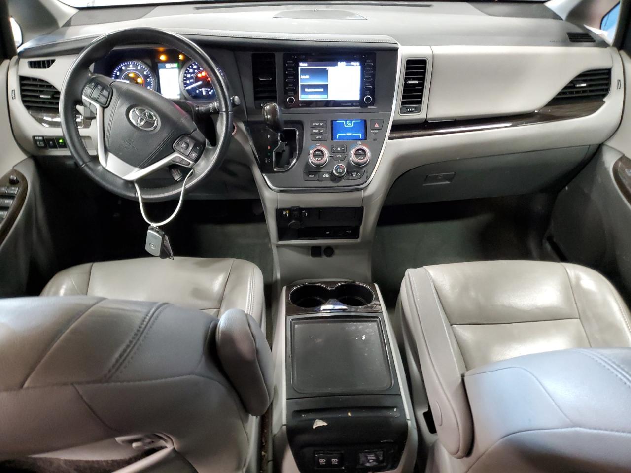 2018 Toyota Sienna - Image 8