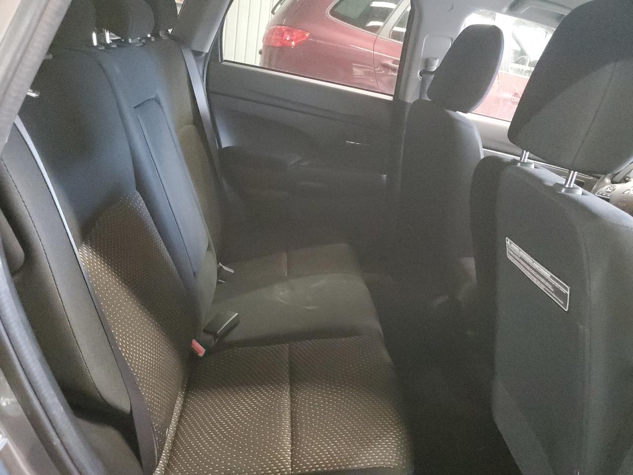 2016 Mitsubishi Outlander - Image 11