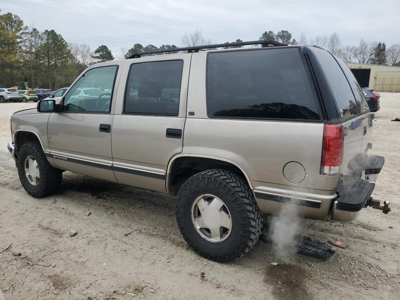 1999 Chevrolet Tahoe - Image 2