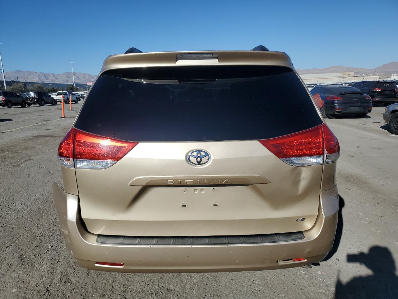 2011 Toyota Sienna - Image 6