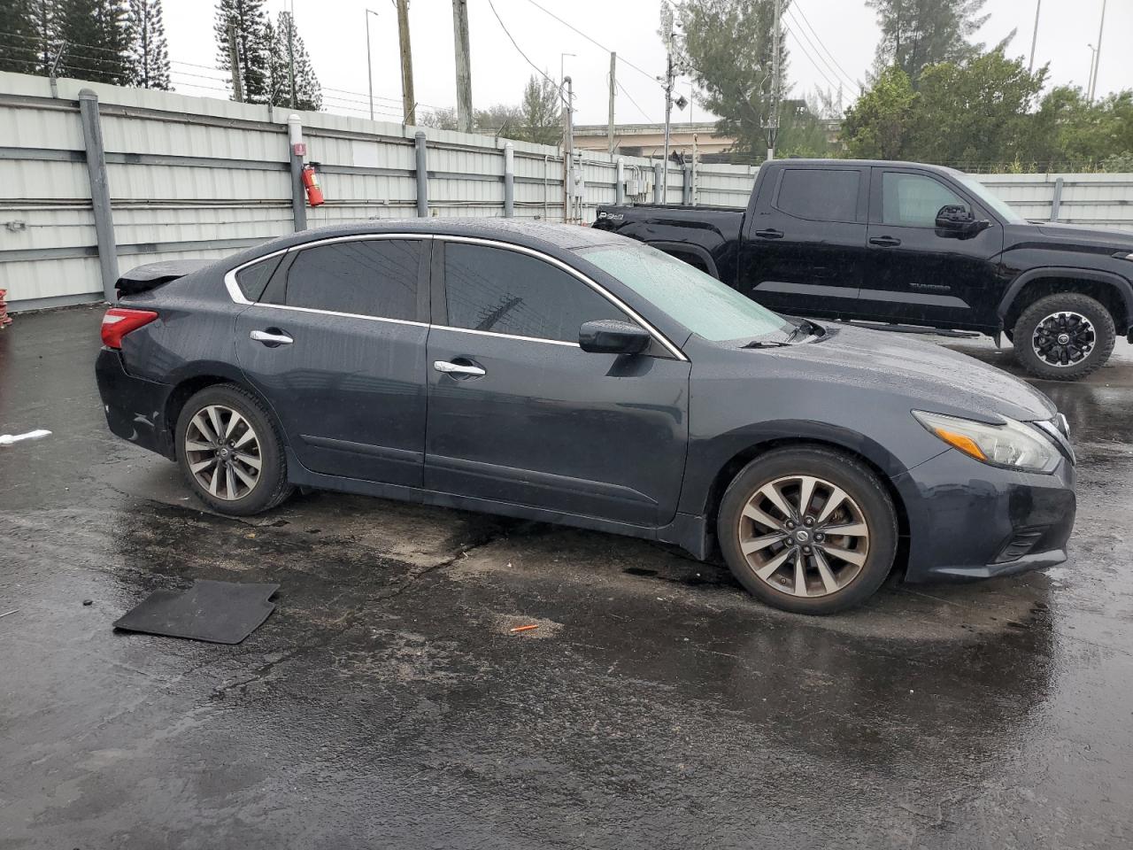 2017 Nissan Altima - Image 4