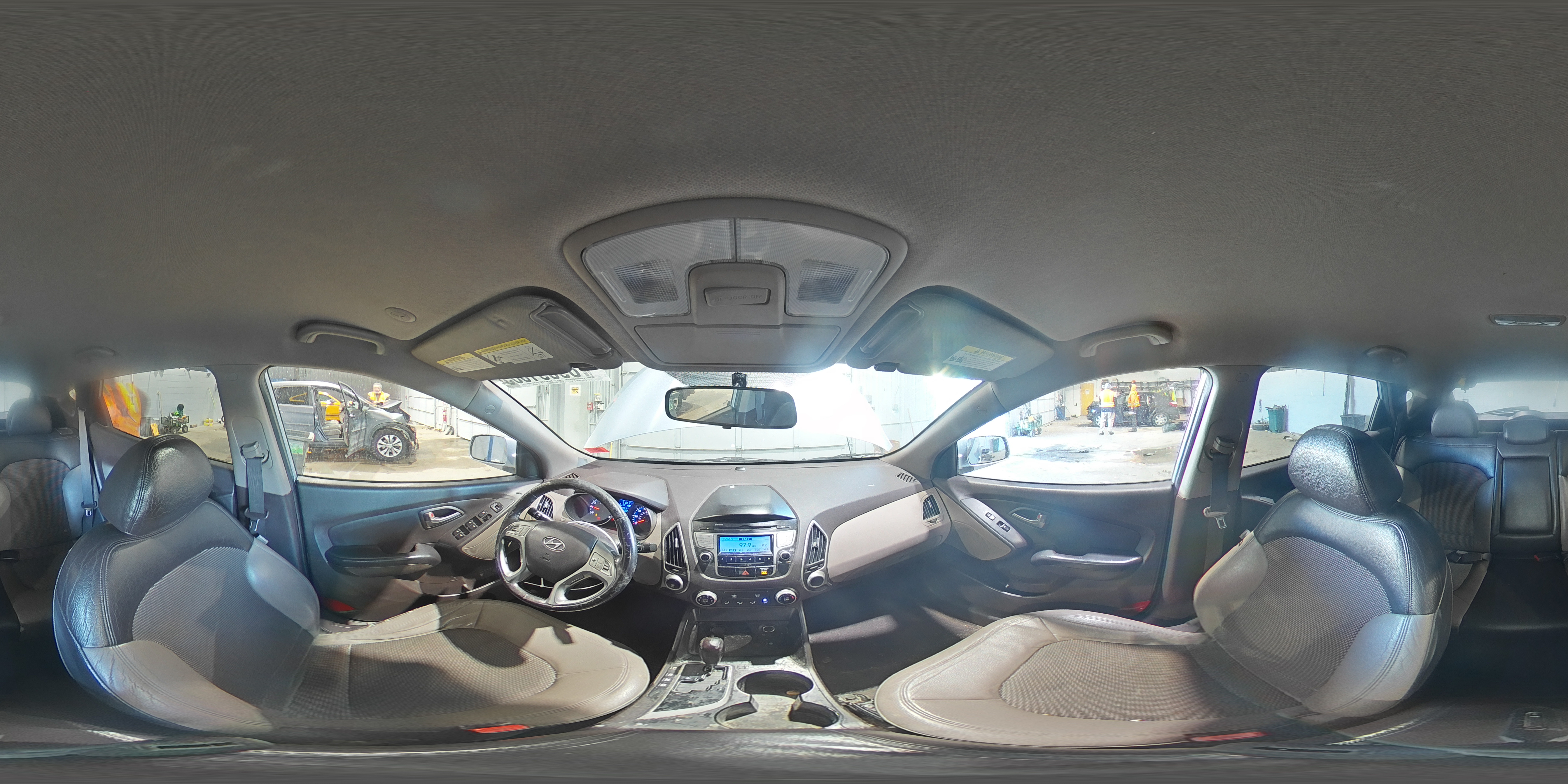 2010 Hyundai Tucson - Image 14