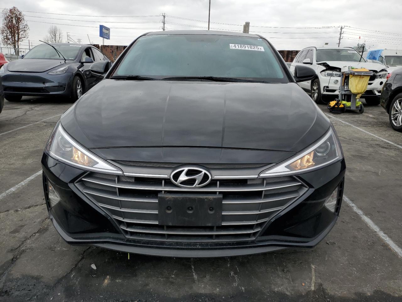 2019 Hyundai Elantra - Image 5