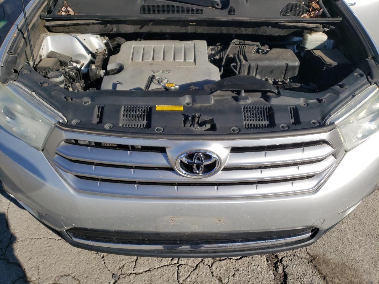 2011 Toyota Highlander - Image 12
