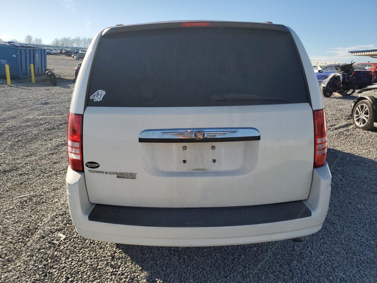 2008 Chrysler Town & Country - Image 6