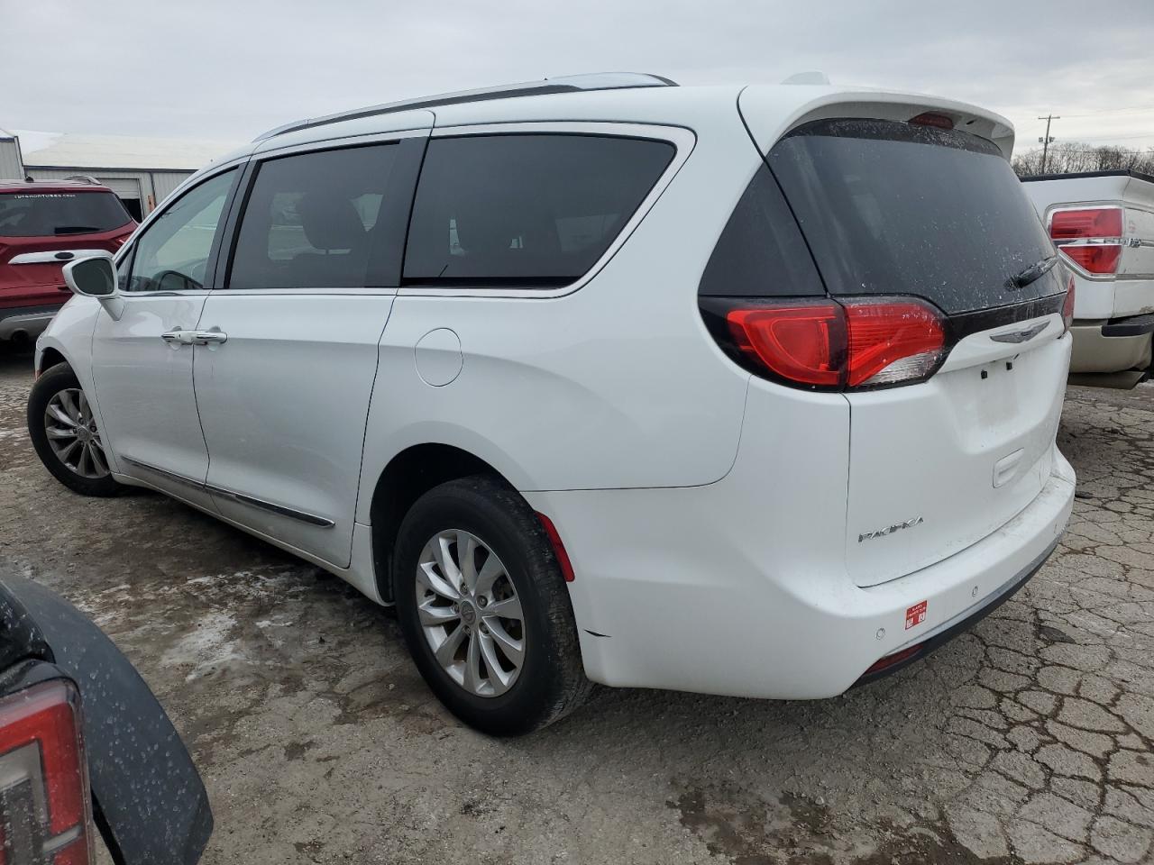 2019 Chrysler Pacifica - Image 2