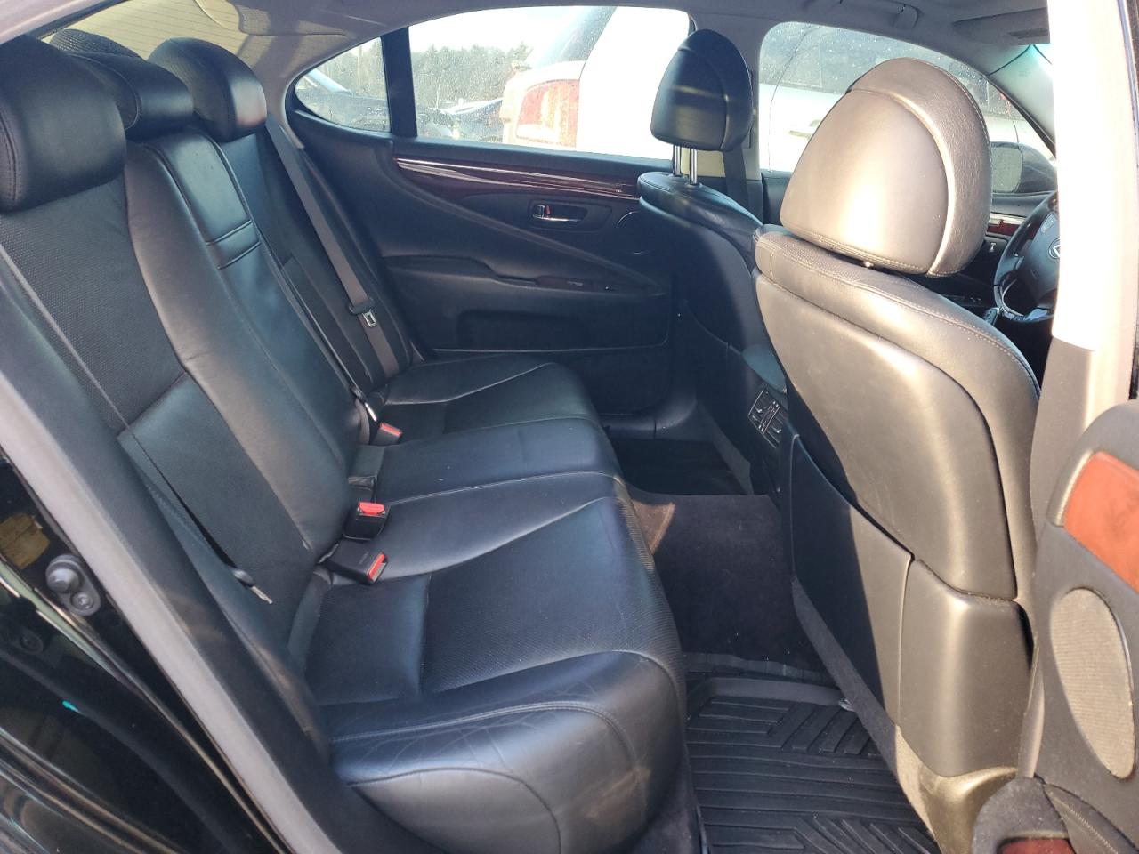 2009 Lexus LS - Image 10