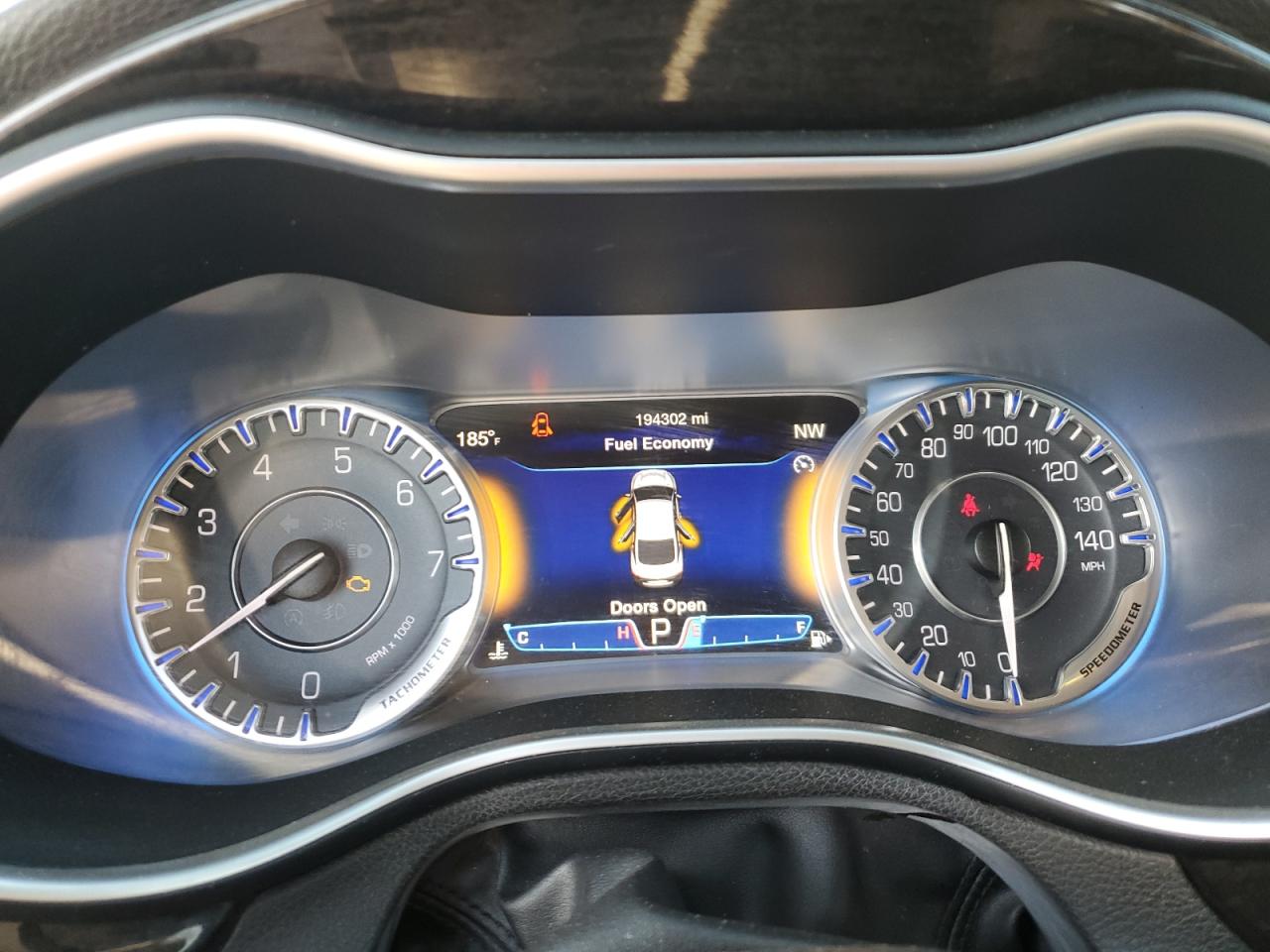 2015 Chrysler 200 - Image 9