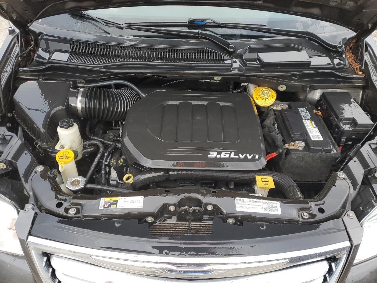 2016 Chrysler Town & Country - Image 12
