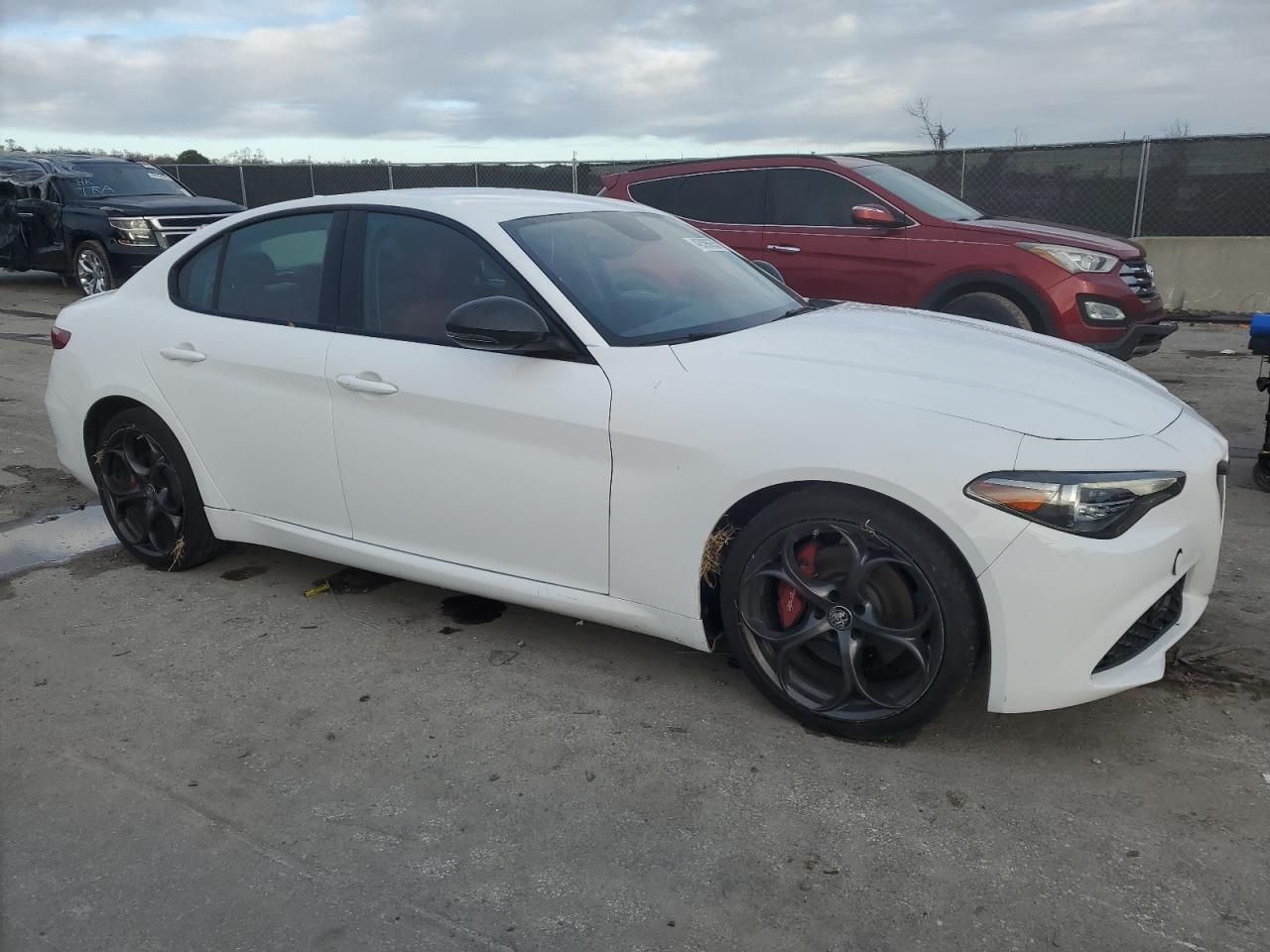 2019 Alfa Romeo Giulia - Image 4