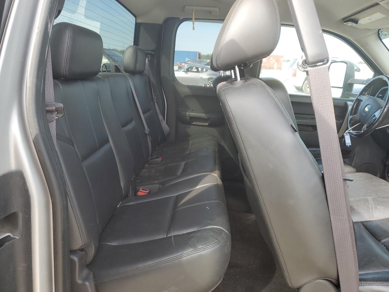 2011 Chevrolet Silverado - Image 10