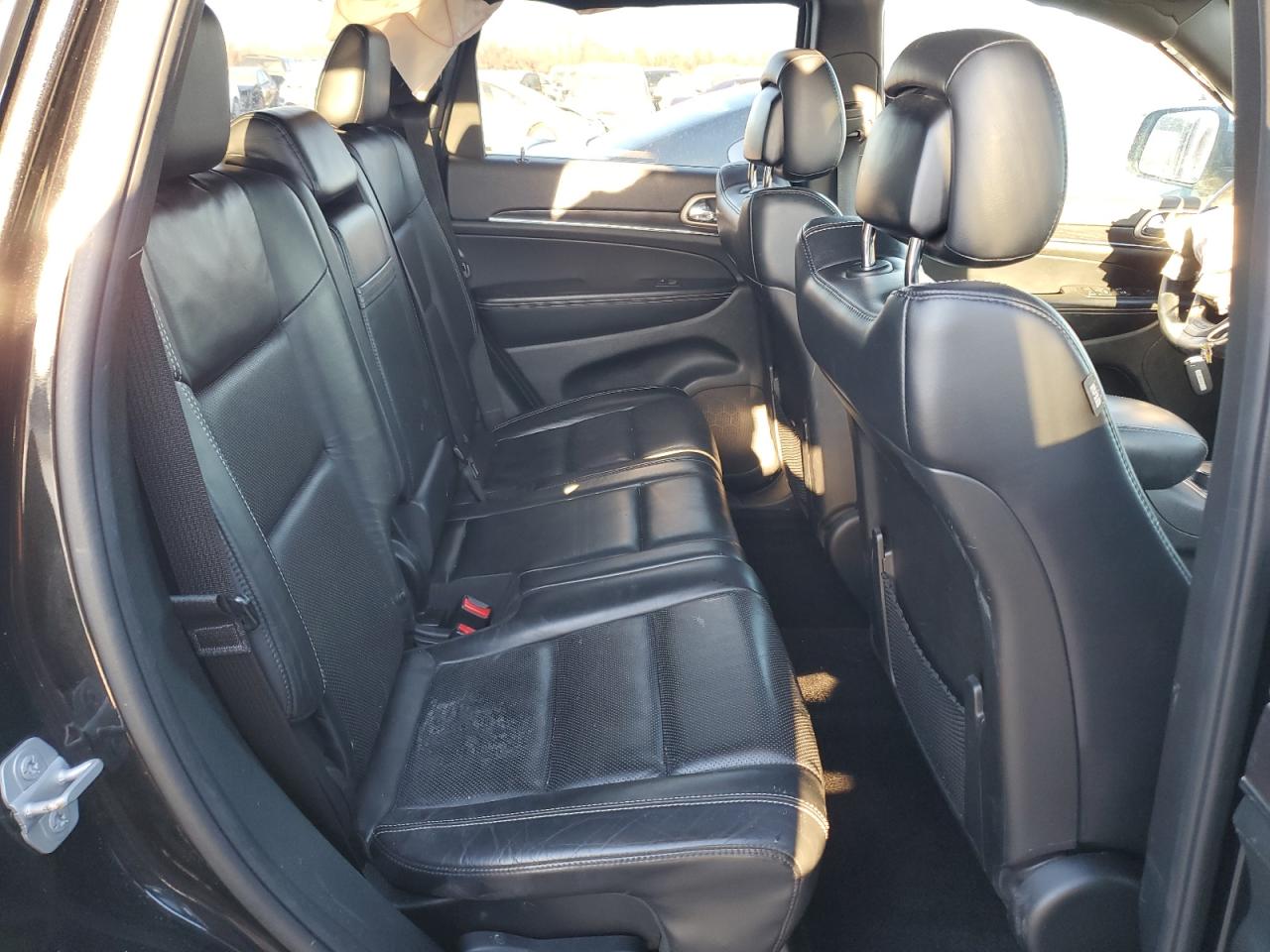 2015 Jeep Grand Cherokee - Image 11