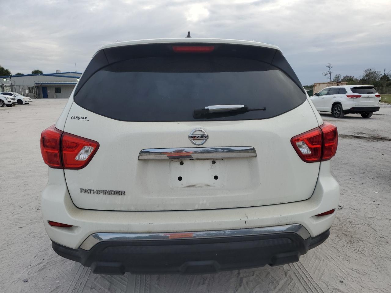 2017 Nissan Pathfinder - Image 6