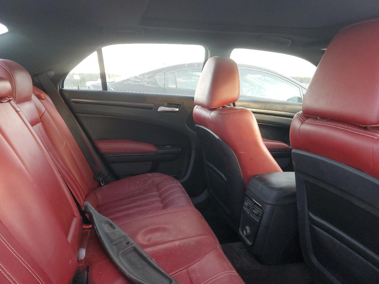 2013 Chrysler 300 - Image 10