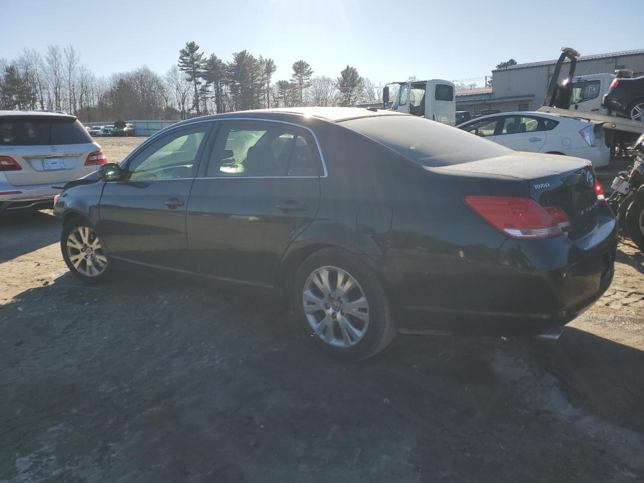 2010 Toyota Avalon - Image 2