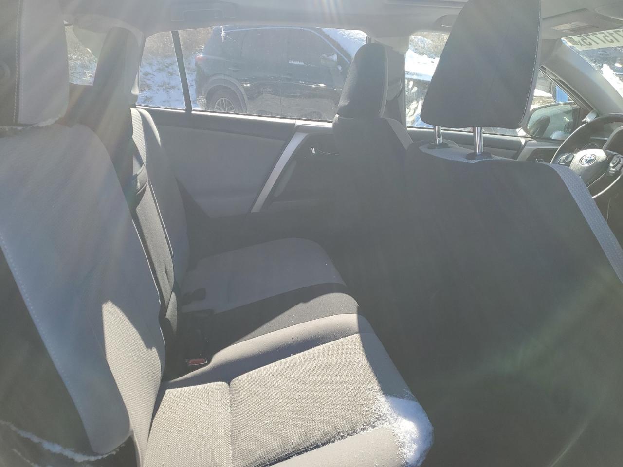 2016 Toyota RAV 4 - Image 11