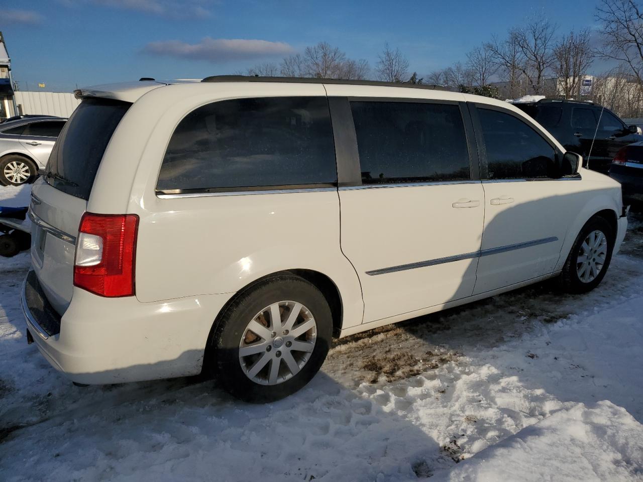 2013 Chrysler Town & Country - Image 3