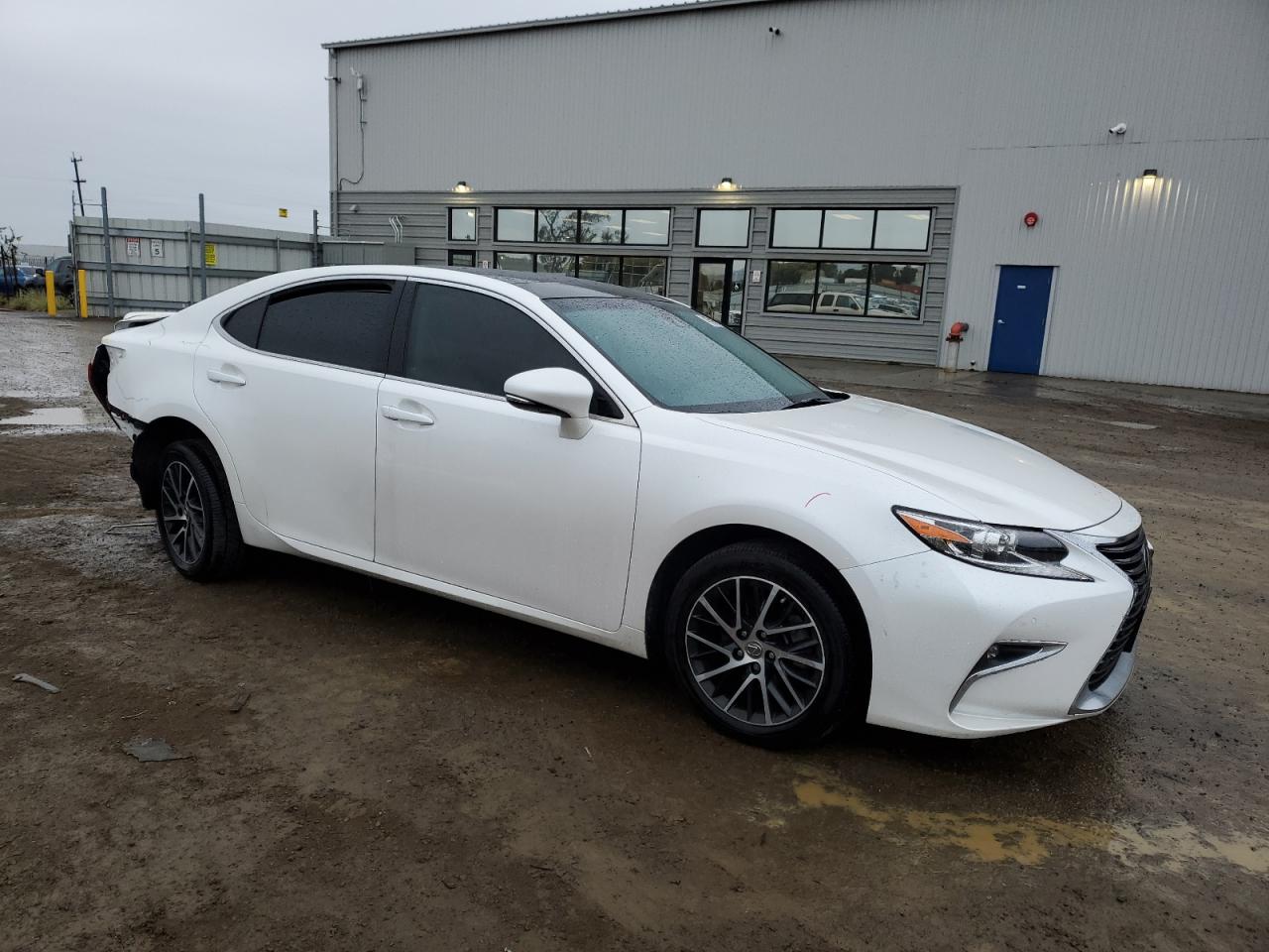 2017 Lexus ES - Image 4