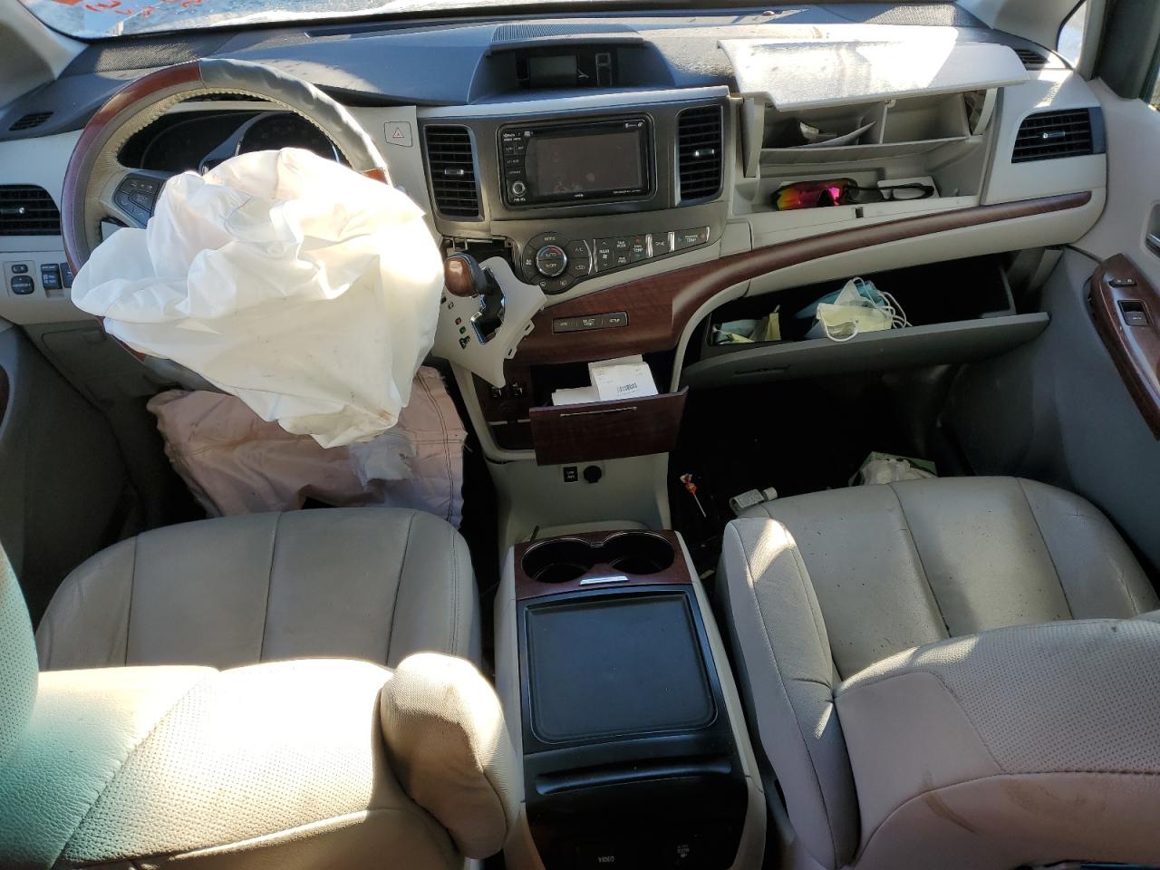 2013 Toyota Sienna - Image 8