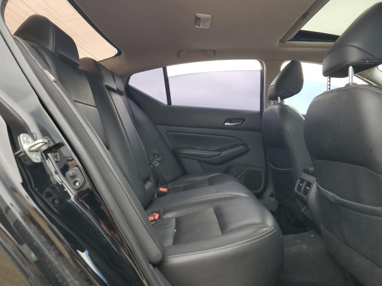 2020 Nissan Altima - Image 10