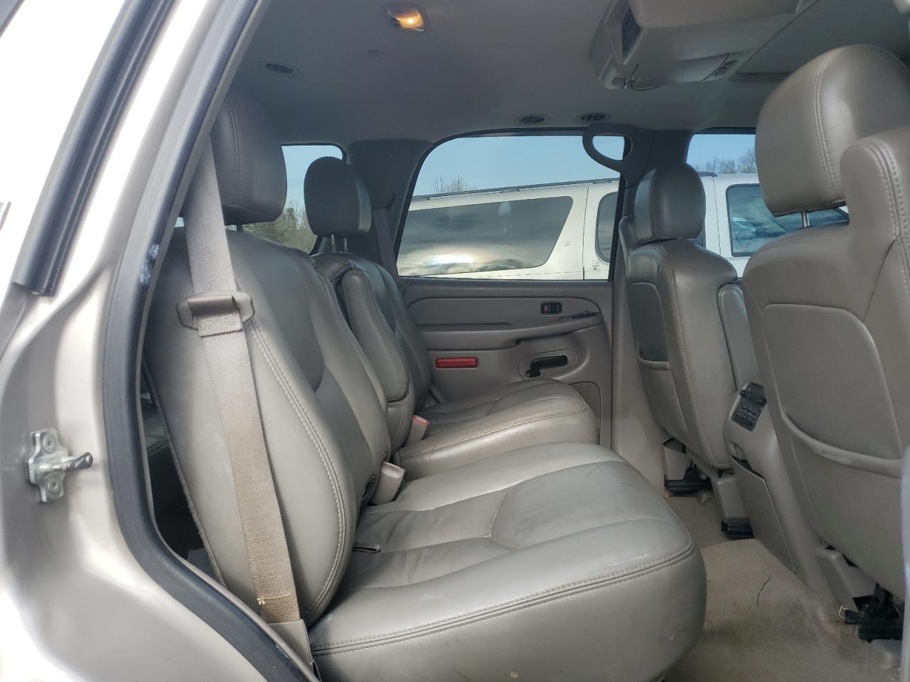 2006 Chevrolet Tahoe - Image 12