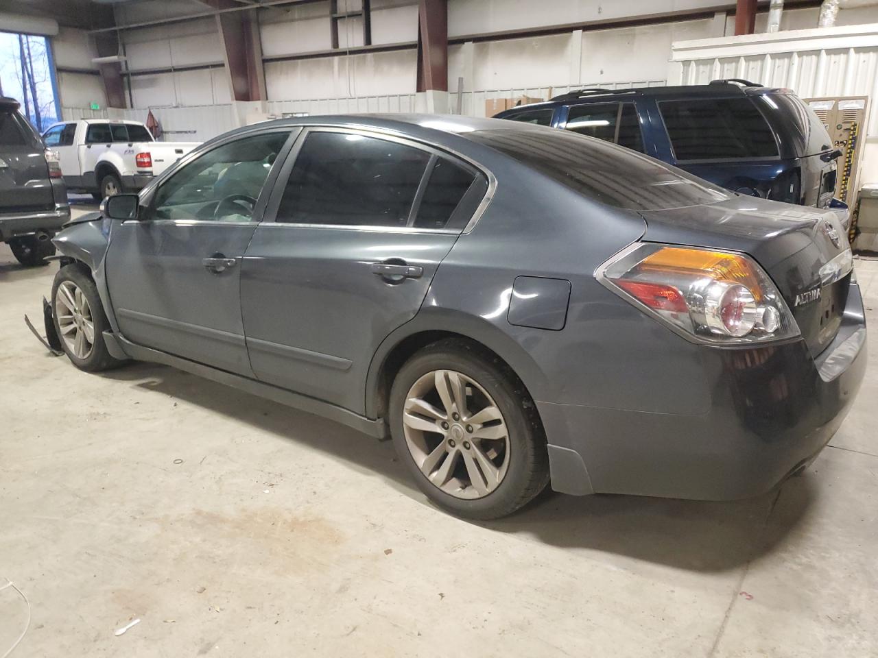 2011 Nissan Altima - Image 2