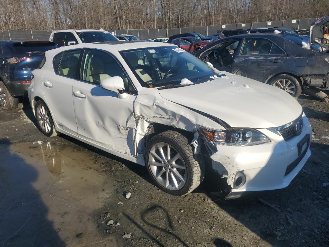 VIN JTHKD5BH8D2147334 2013 LEXUS CT 200 no.4