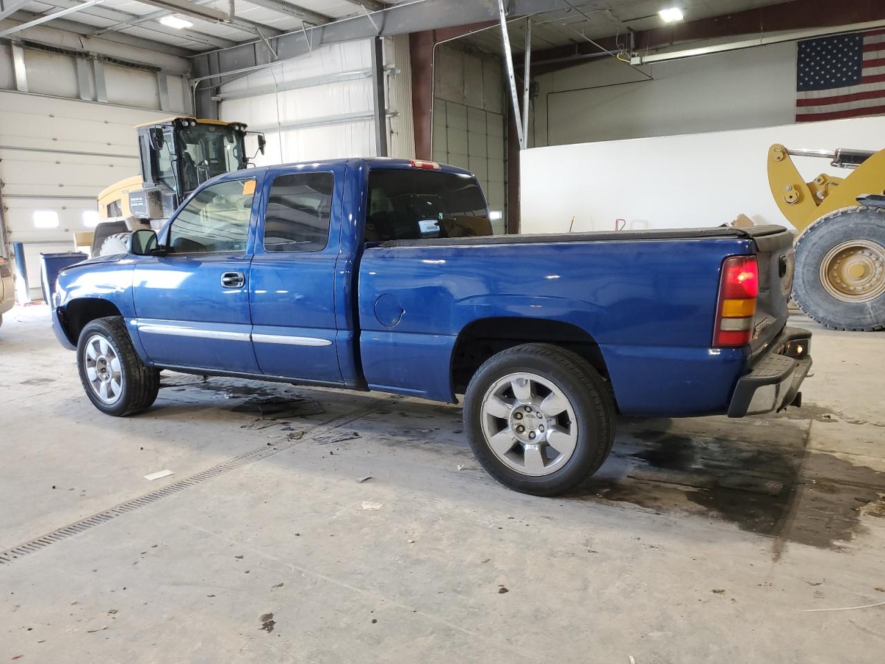 2003 GMC Sierra - Image 2