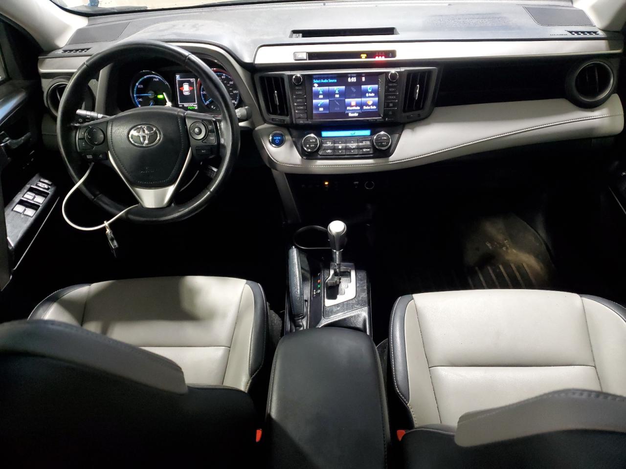 2017 Toyota RAV 4 - Image 8