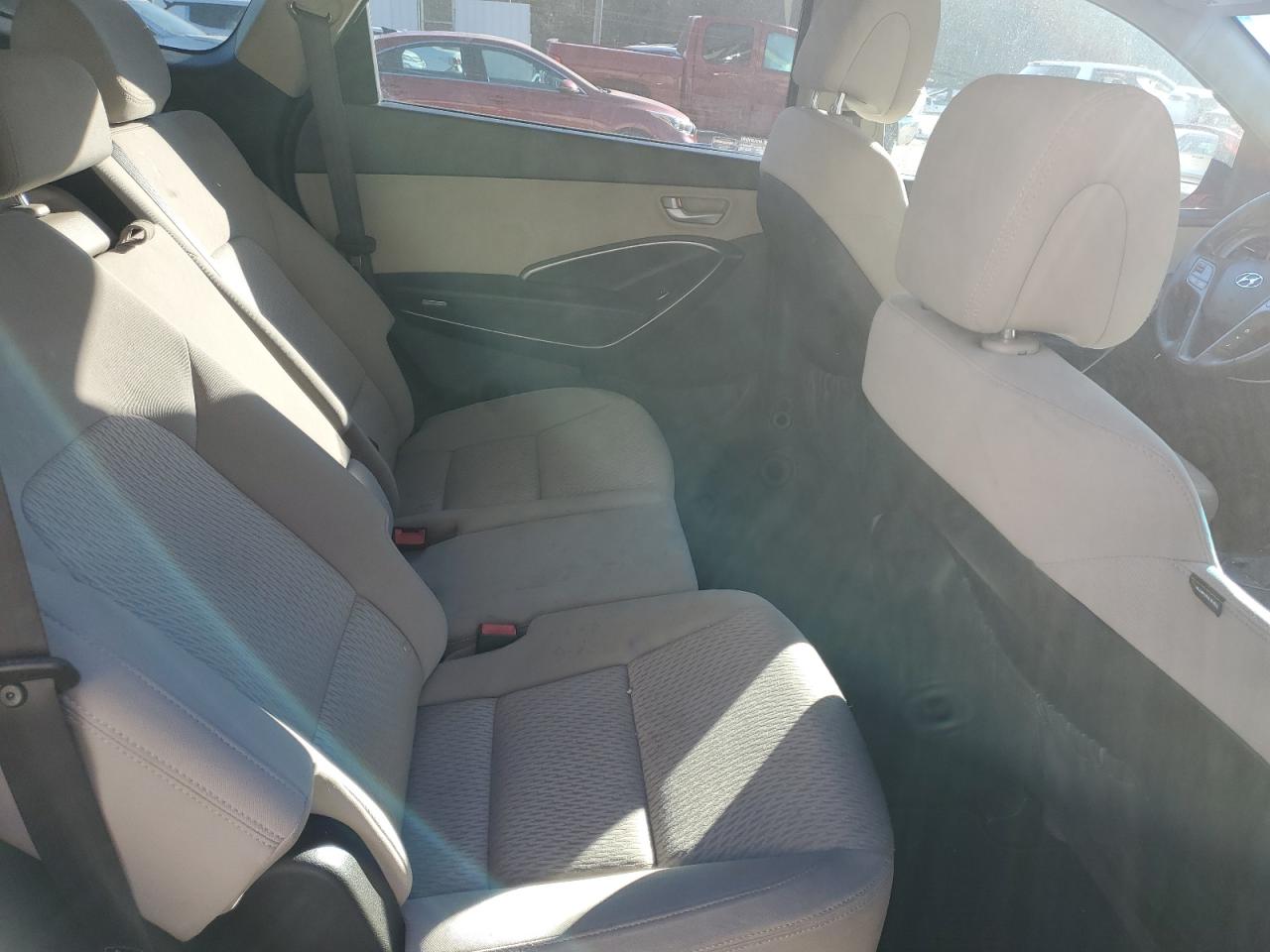 2014 Hyundai Santa Fe - Image 10