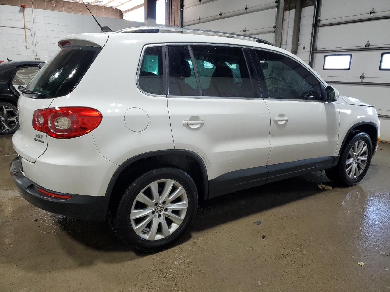 2009 Volkswagen Tiguan - Image 3