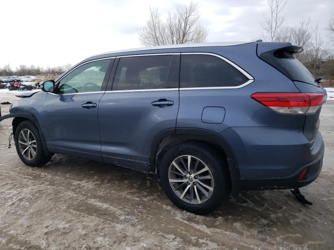 2017 Toyota Highlander - Image 2