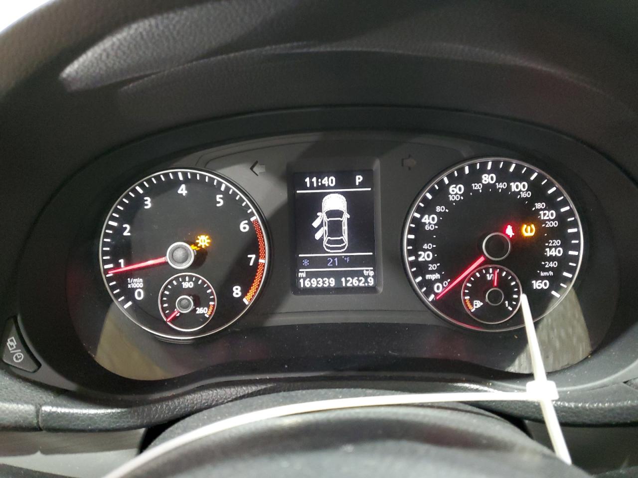2014 Volkswagen Passat - Image 9