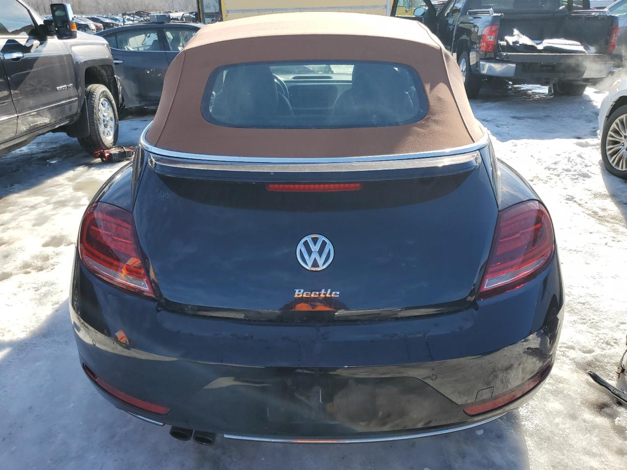 2019 Volkswagen Beetle - Image 6