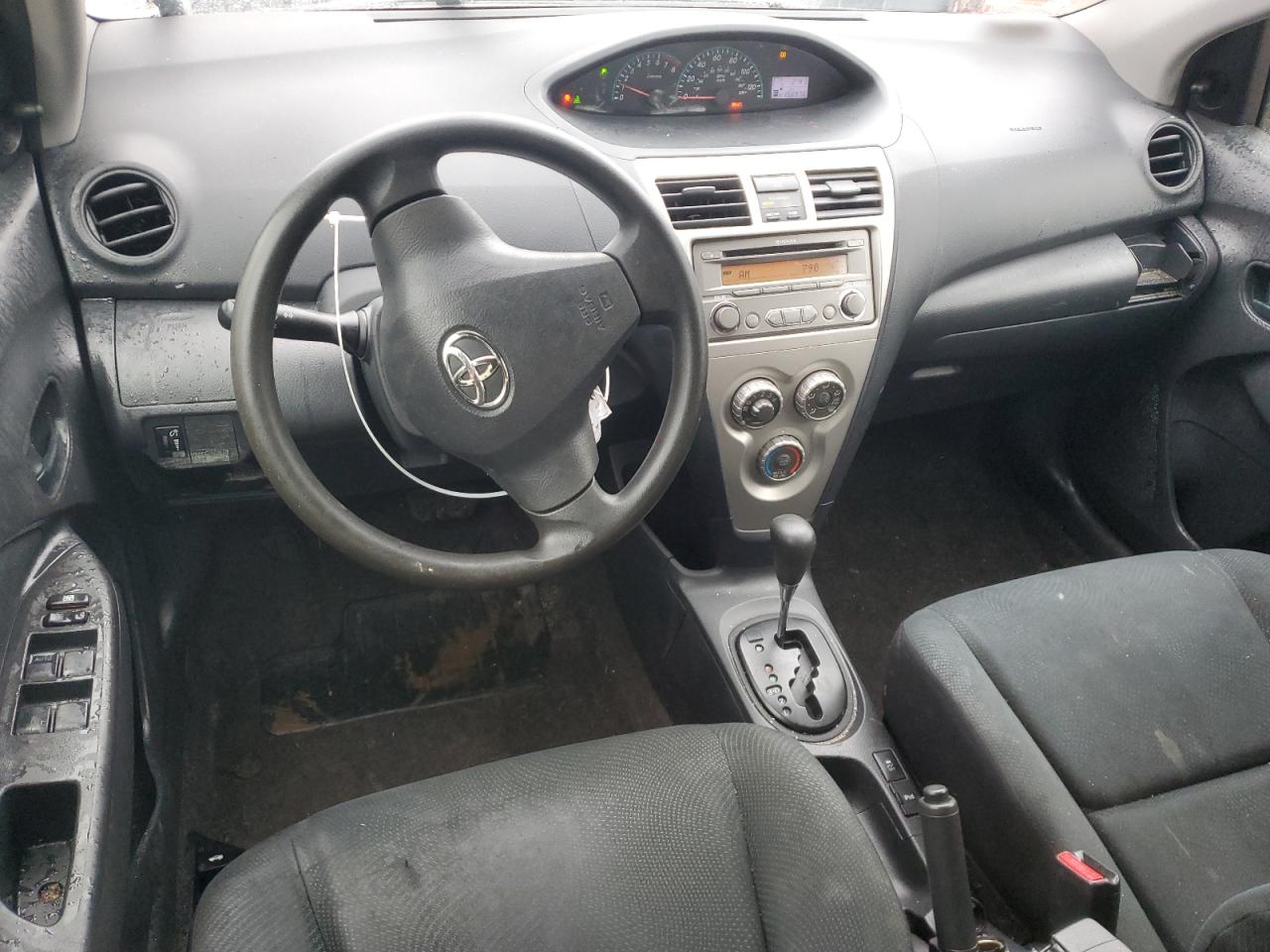 2012 Toyota Yaris - Image 8