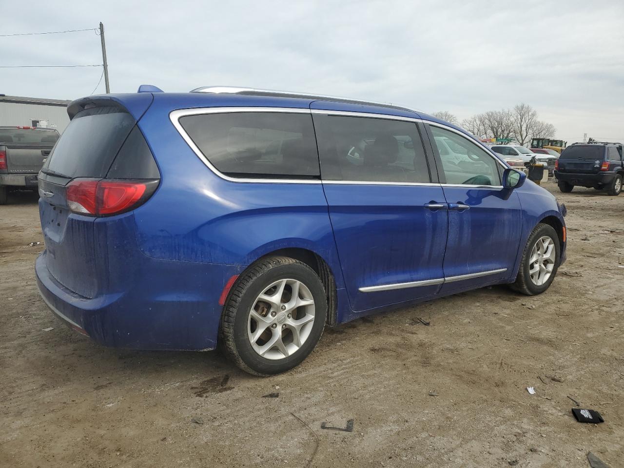 2018 Chrysler Pacifica - Image 3