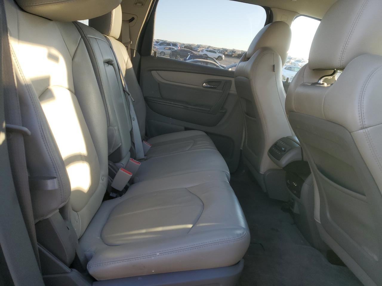 2015 Chevrolet Traverse - Image 11