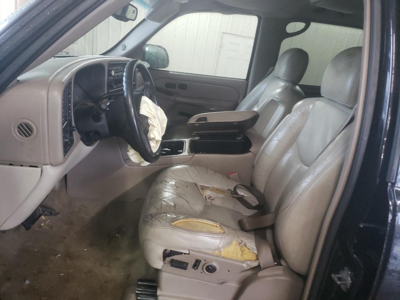 2004 Chevrolet Tahoe - Image 7