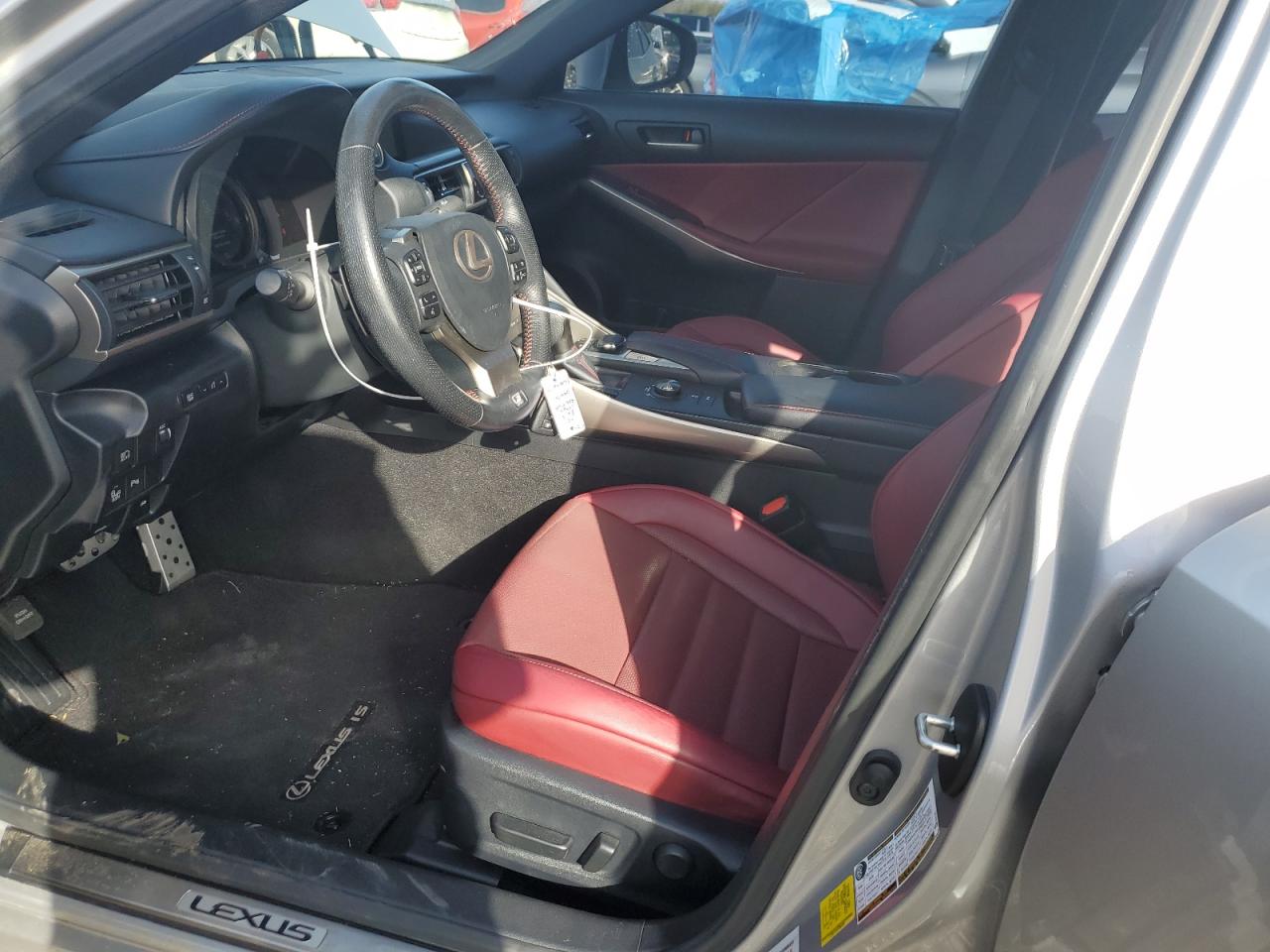 2019 Lexus IS - Image 7