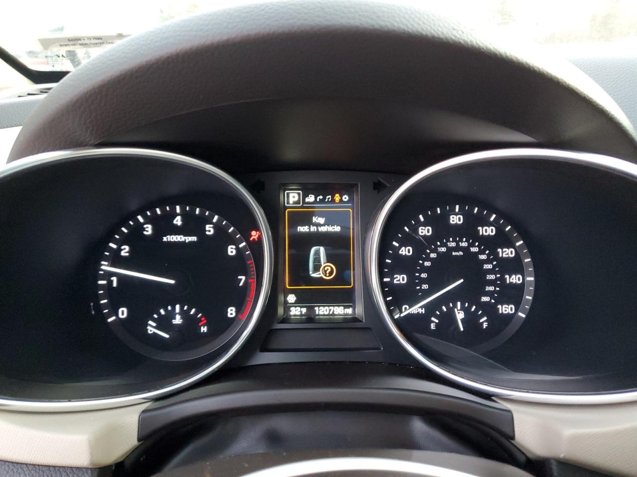 2017 Hyundai Santa Fe - Image 9