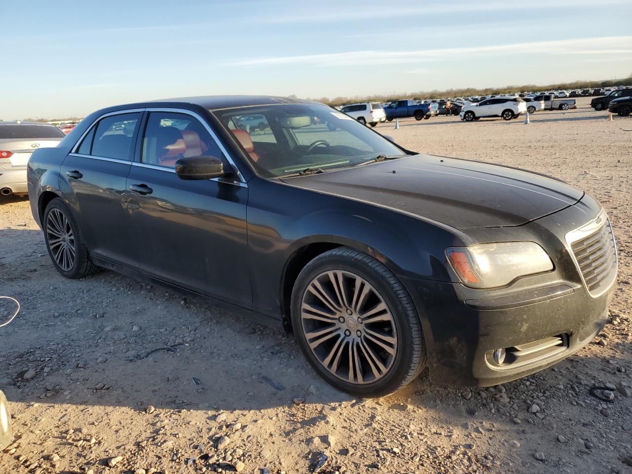 VIN 2C3CCABG1DH611942 2013 CHRYSLER 300 no.4