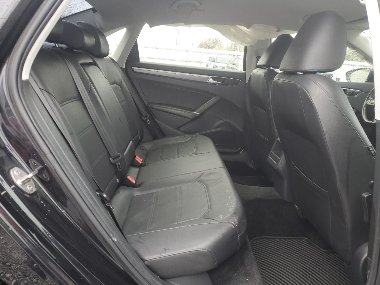 2018 Volkswagen Passat - Image 10