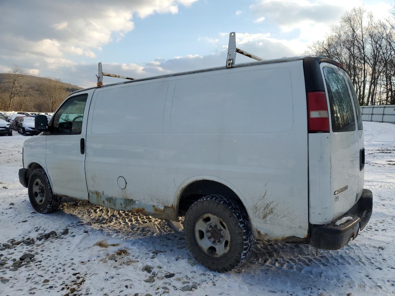 2009 Chevrolet Express - Image 2