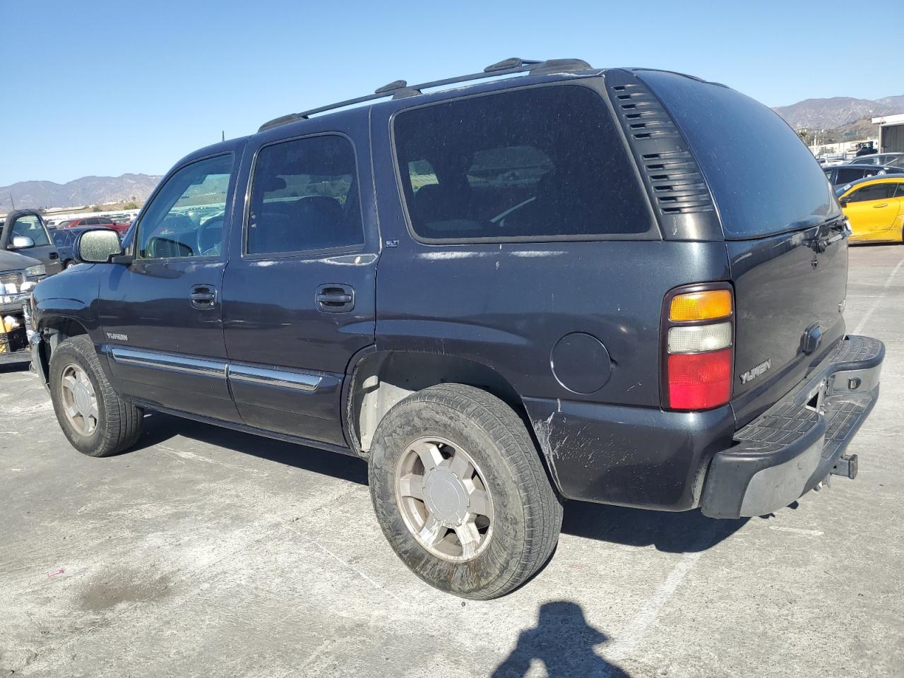 2005 GMC Yukon - Image 2