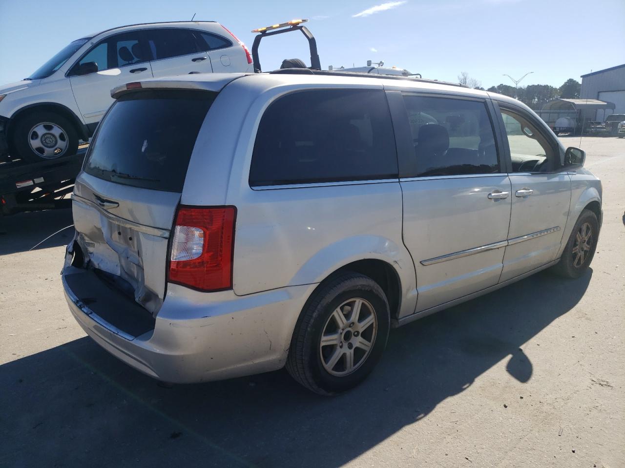 2011 Chrysler Town & Country - Image 3