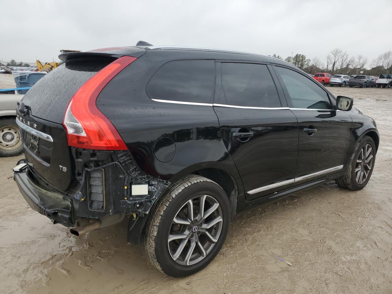 2016 Volvo XC60 - Image 3