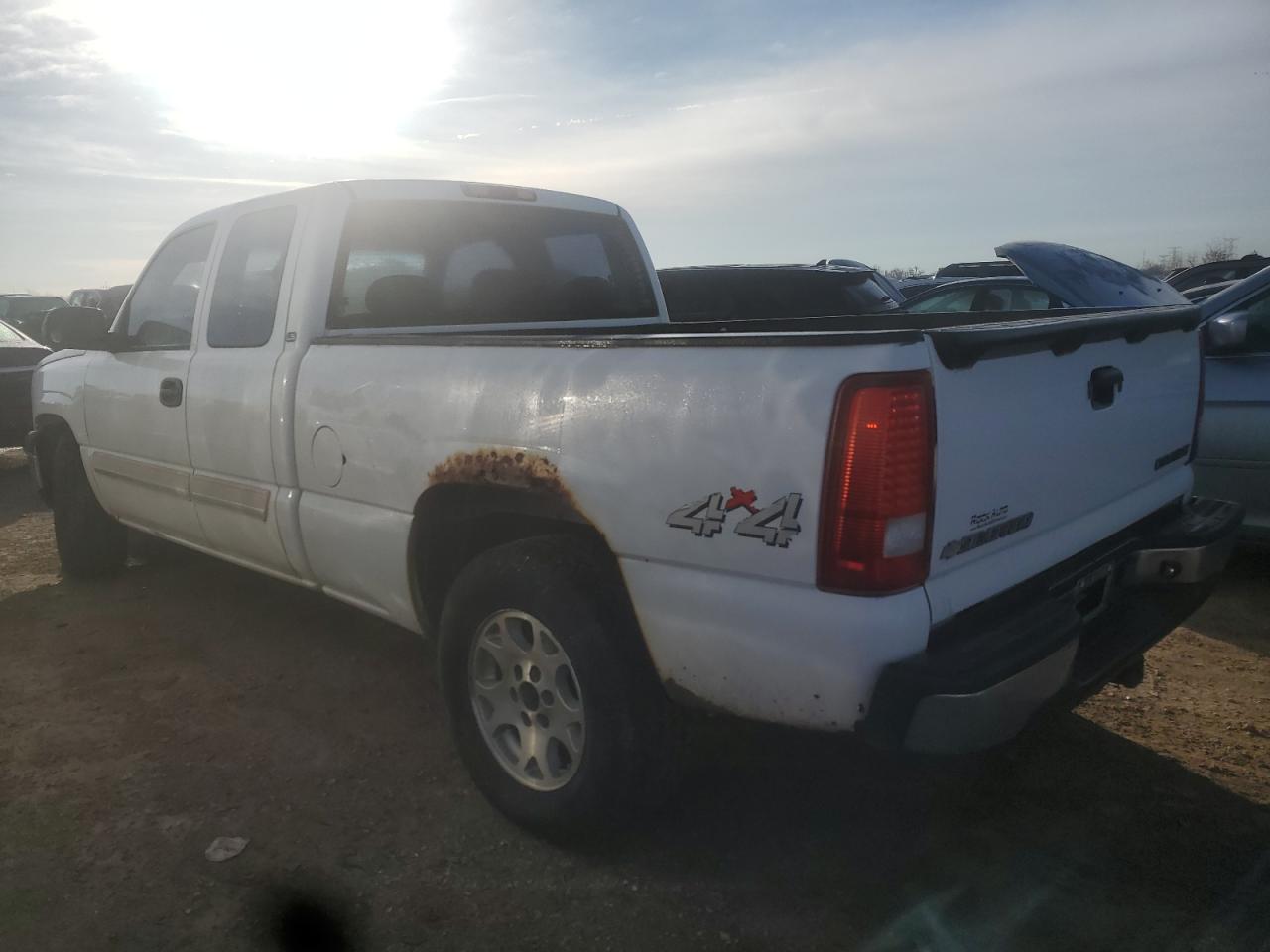 2005 Chevrolet Silverado - Image 2