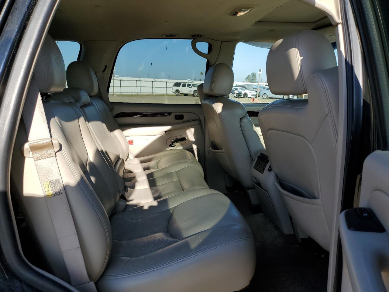 2003 Cadillac Escalade - Image 11